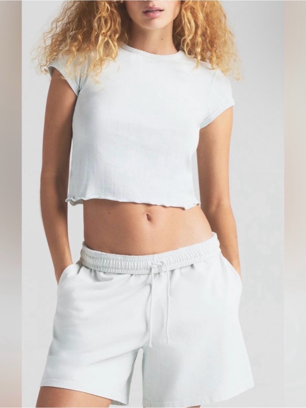 SKIMS DROP NEEDLE BABY TEE - NWT - FROST - M